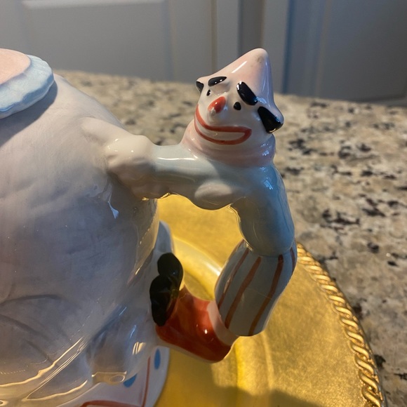 Beautiful Circus Teapot - Picture 4 of 11